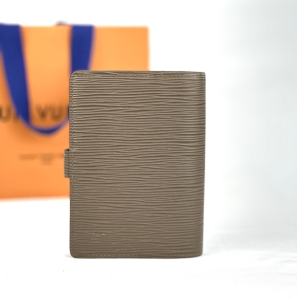 🌎 Louis Vuitton Passpoet Agenda Wallet - Picture 3 of 13